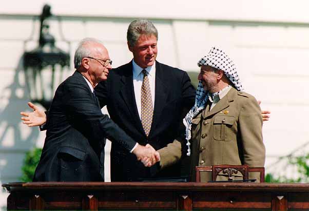 Bill_Clinton,_Yitzhak_Rabin,_Yasser_Arafat_at_the_White_House_1993-09-13_0